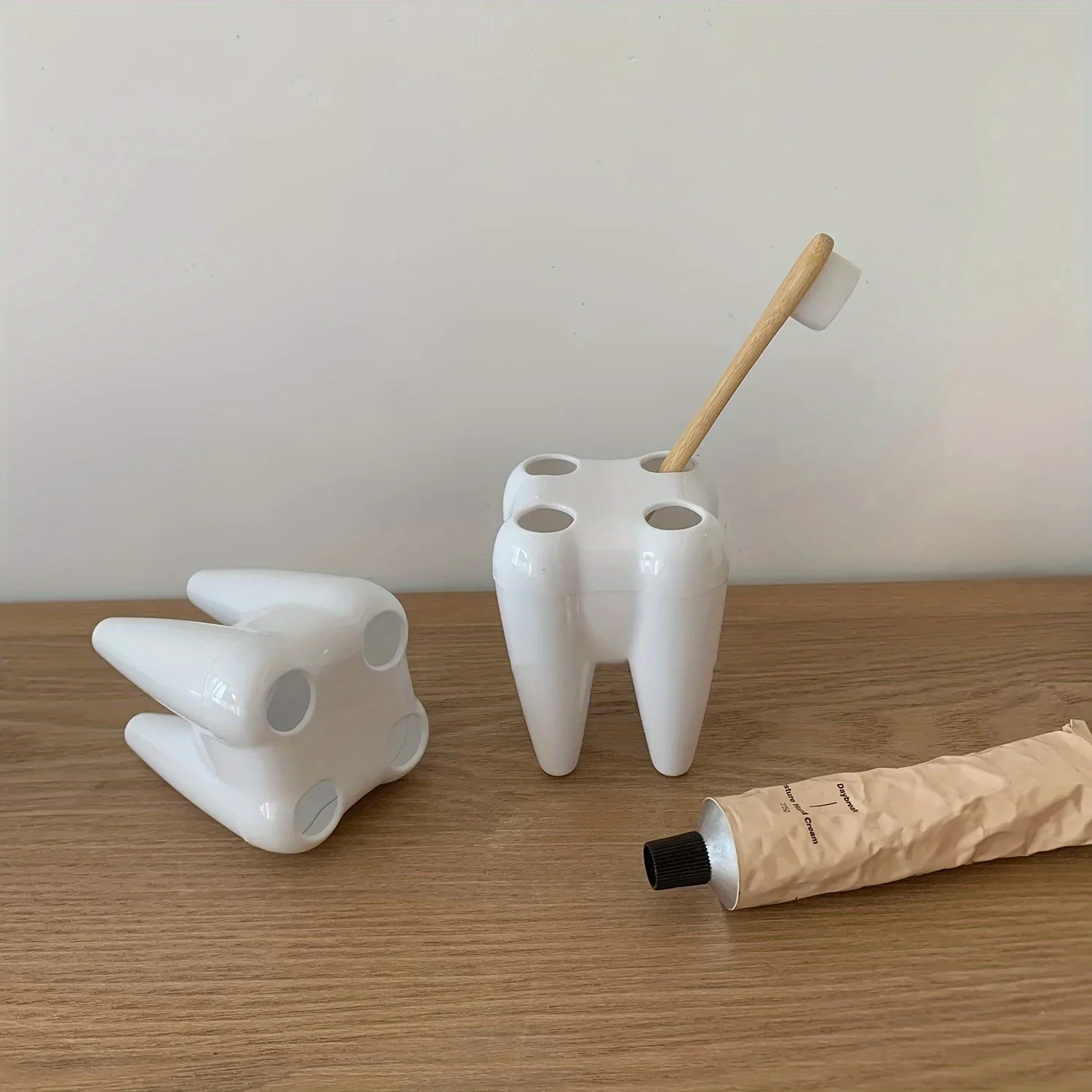 

1 cute tooth shaped multifunctional plastic toothbrush holder, multifunctional bathroom manager Toothbrush holder set Travel