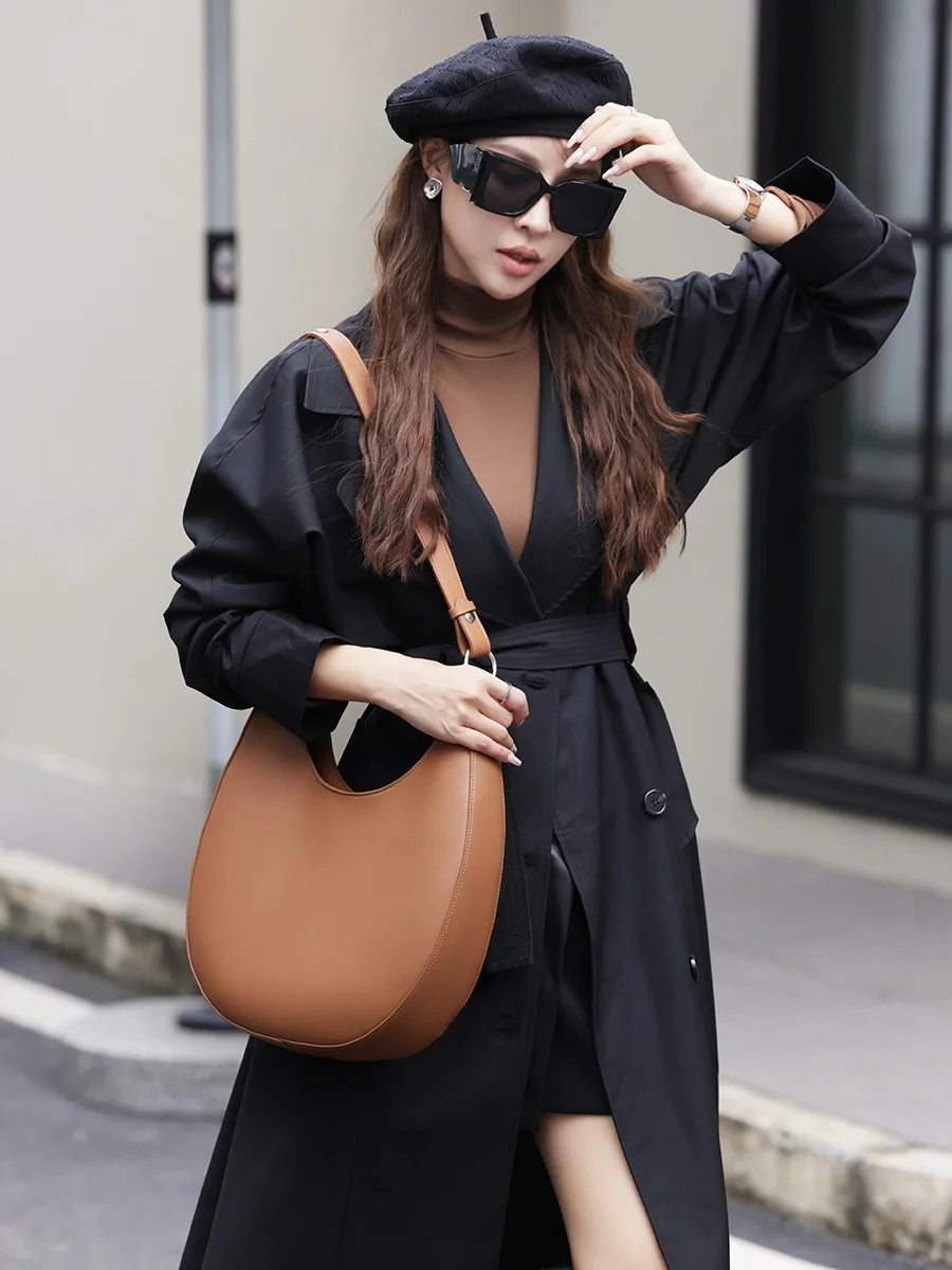 2024 New niche design shaped crescent bag Semi-circle bag One shoulder underarm women's bag Genuine leather crossbody Tote bag