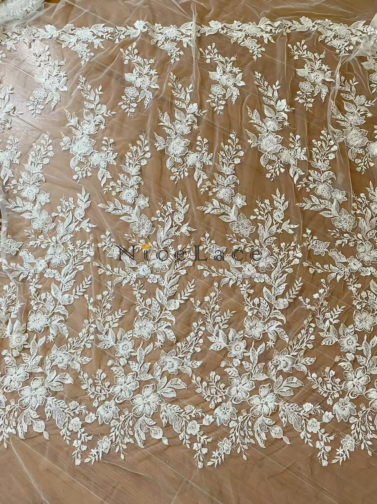 

1 ярд высококачественной свадебной вышитой кружевной ткани с бисером и пайетками цвета слоновой кости для свадебных платьев и одежды