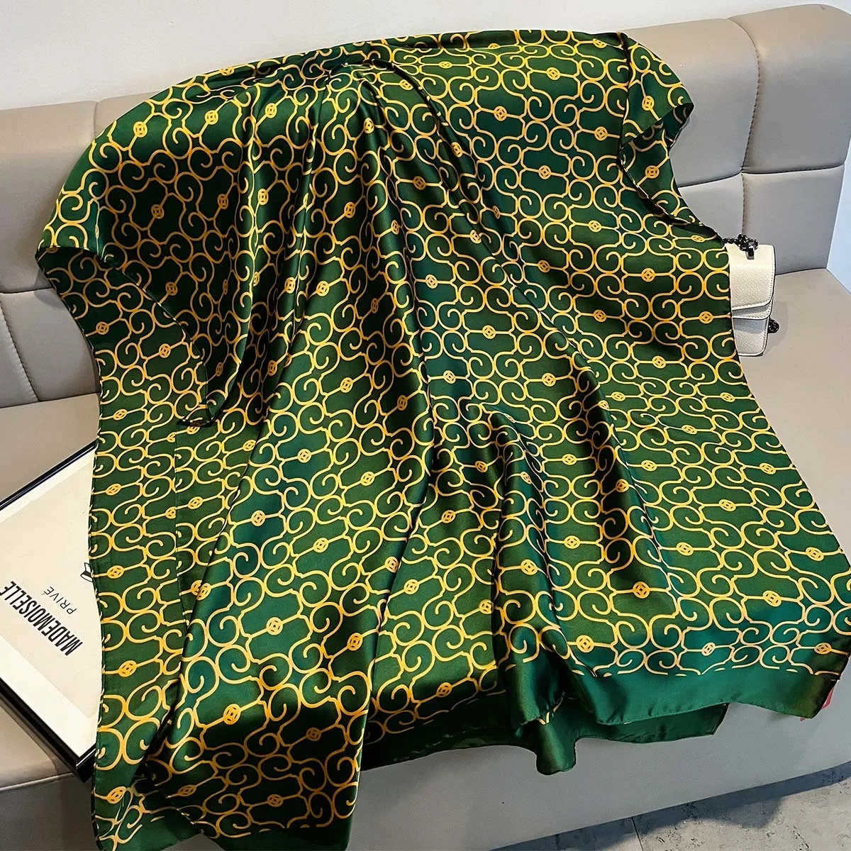 Bufandas de seda de marca de lujo para mujer, chales con estampado verde, pañuelo de playa suave para mujer, Foulard, bufanda silenciadora