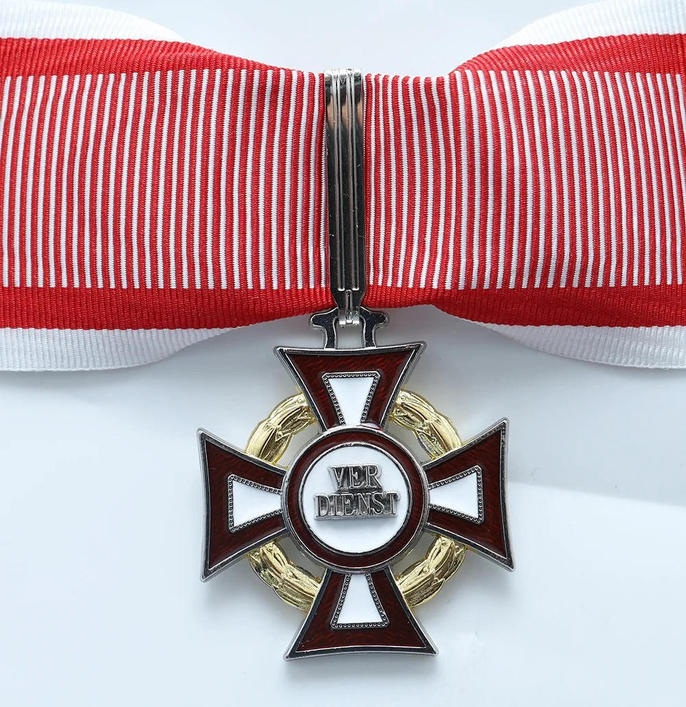 

Austrian Military Merit Cross 2nd Class Replica Metal Badge Exquisite Medal Souvenir Collection Unique Clothing Decor Brooch