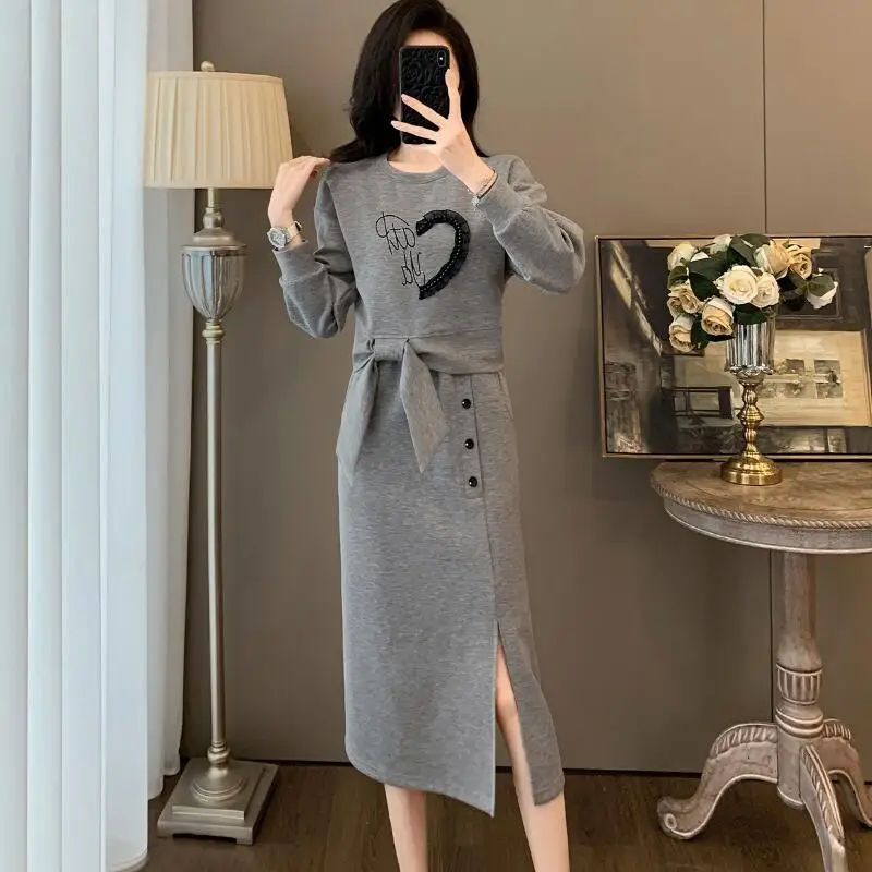 

Женский осенне-зимний комплект с юбкой высокого класса, 2026, новый милый комплект в западном стиле, модная коллекция, свободный комплект из двух предметов для отдыха