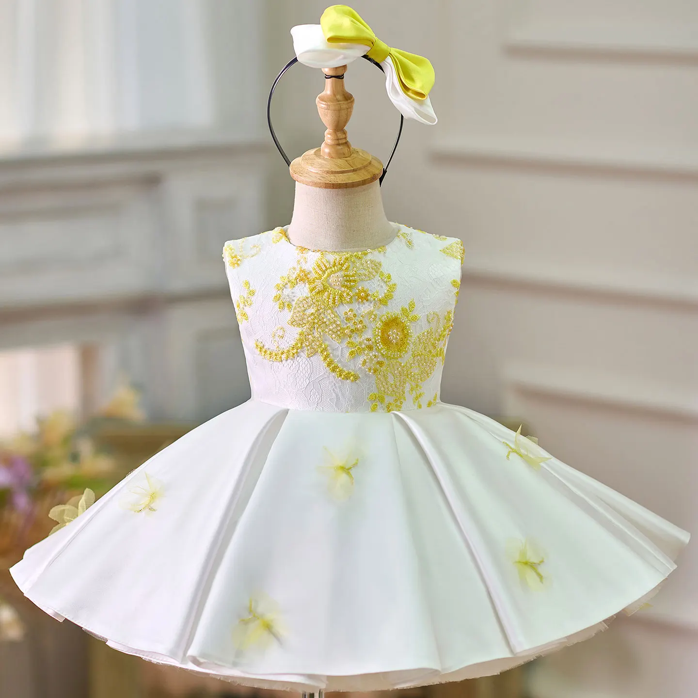 Jill Wish White Baby Beading Sleeveless Adorable Girl Dress with Bow Knee Length Princess Wedding Birthday Party Gown J023