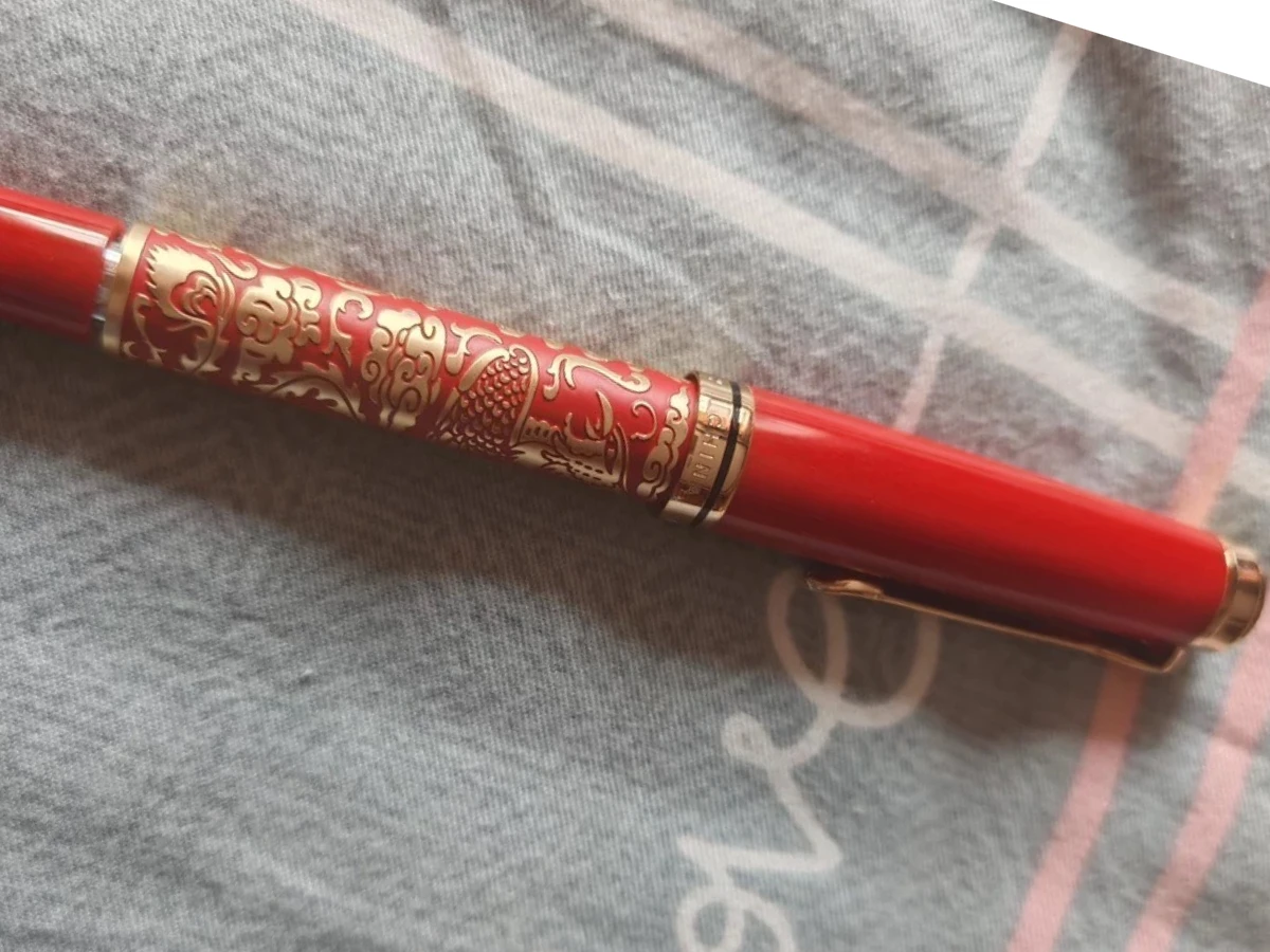 stylo-plume-a-piston-admok-m800-divine-beast-essence-edition-sculptee-n°6-schmidt-bock-plaque-or-24-carats-dragon-tigre-blanc