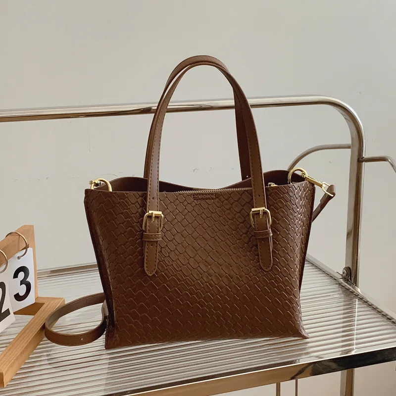 

‌Luxury Croc-Embossed Bucket Messenger Bag - Adjustable Shoulder Strap & French Pleats for Daily/Work/Travel Essentials