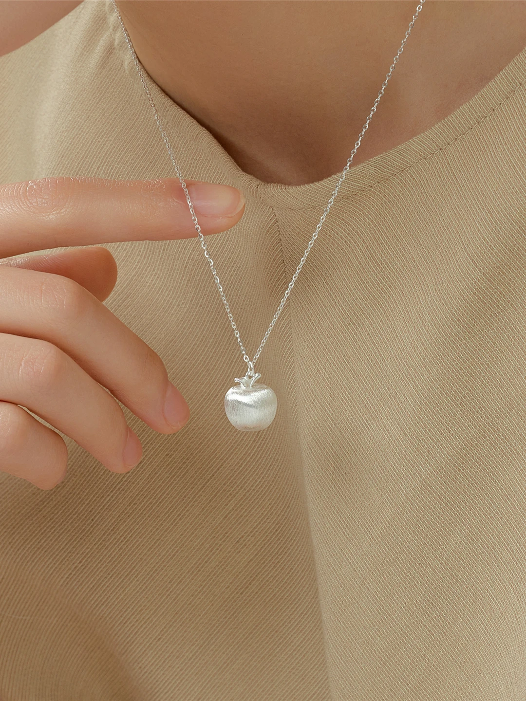 

Fanling Original Matte Gravity Necklace S925 Pure Silver Valentine's Day Gift Silver Jewelry Cross Chain