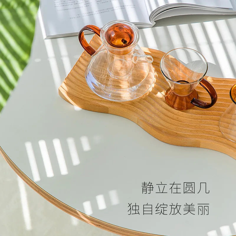 Tavolino semplice per uso domestico