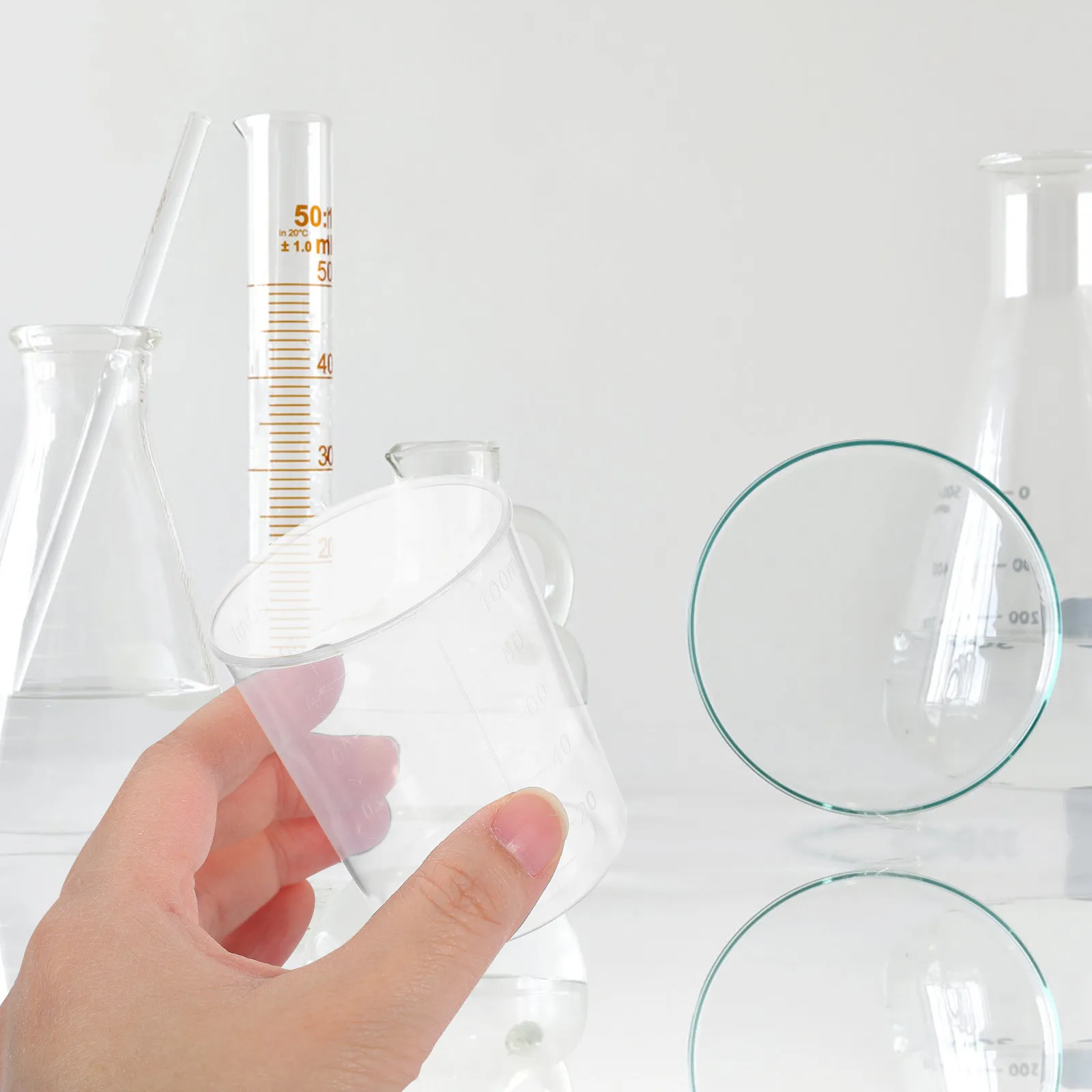 30Pcs Heat Resistant Plastic Measuring Beakers Set Graduated Clear Scale for Accurate Liquid Measurement in Lab Education