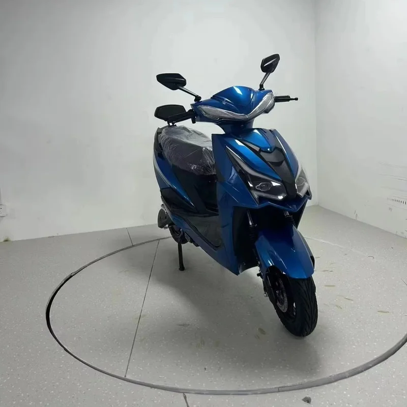 2025 India Market Hot Selling CKD Scooters Adult 60v 72v 2000w Motorcycle With Disc Brakes