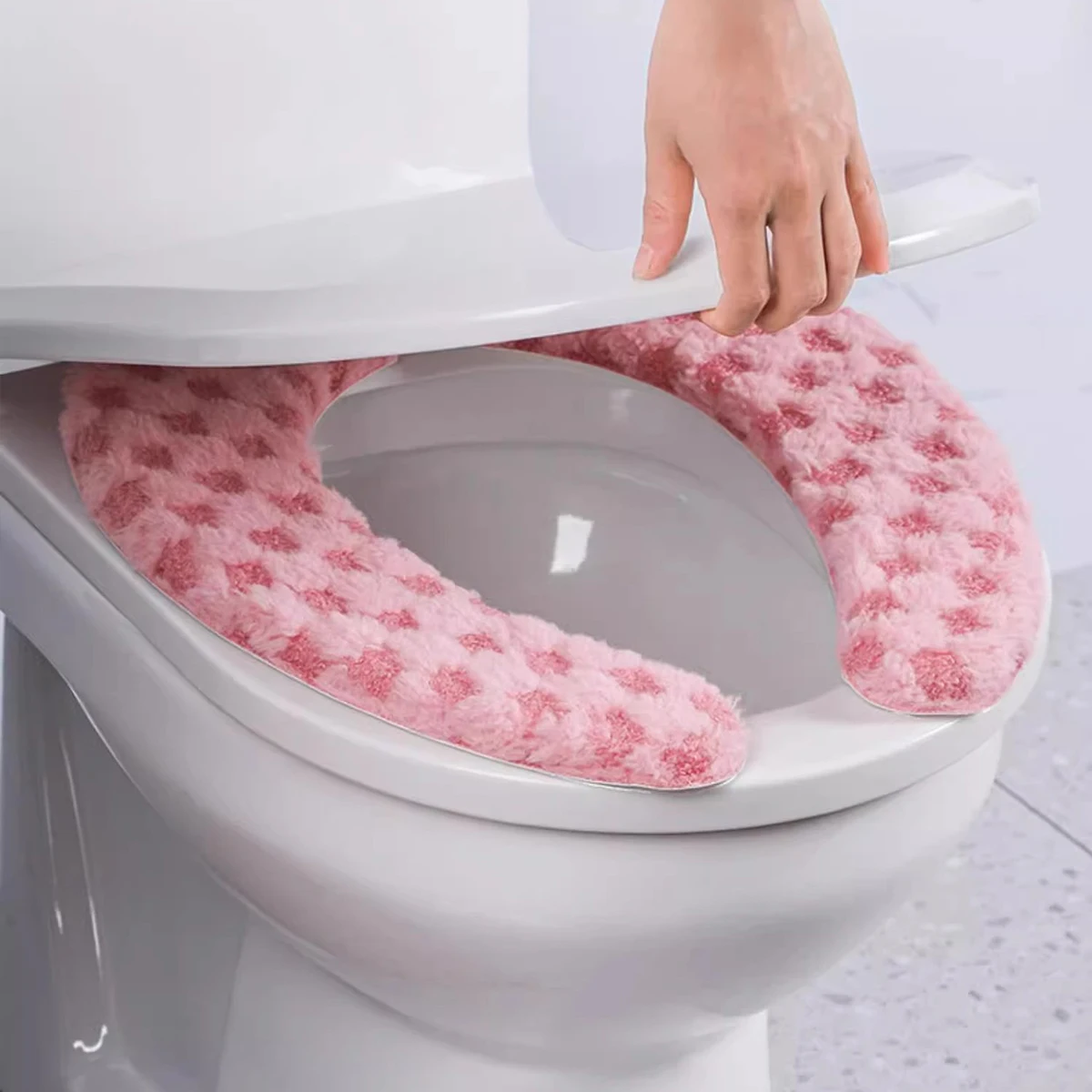 غطاء مقعد المرحاض من الصوف السميك، وسادة حلقة المرحاض اللاصقة القابلة للغسل، مناسبة للمهاجع المنزلية والفنادق في الخريف / الشتاء