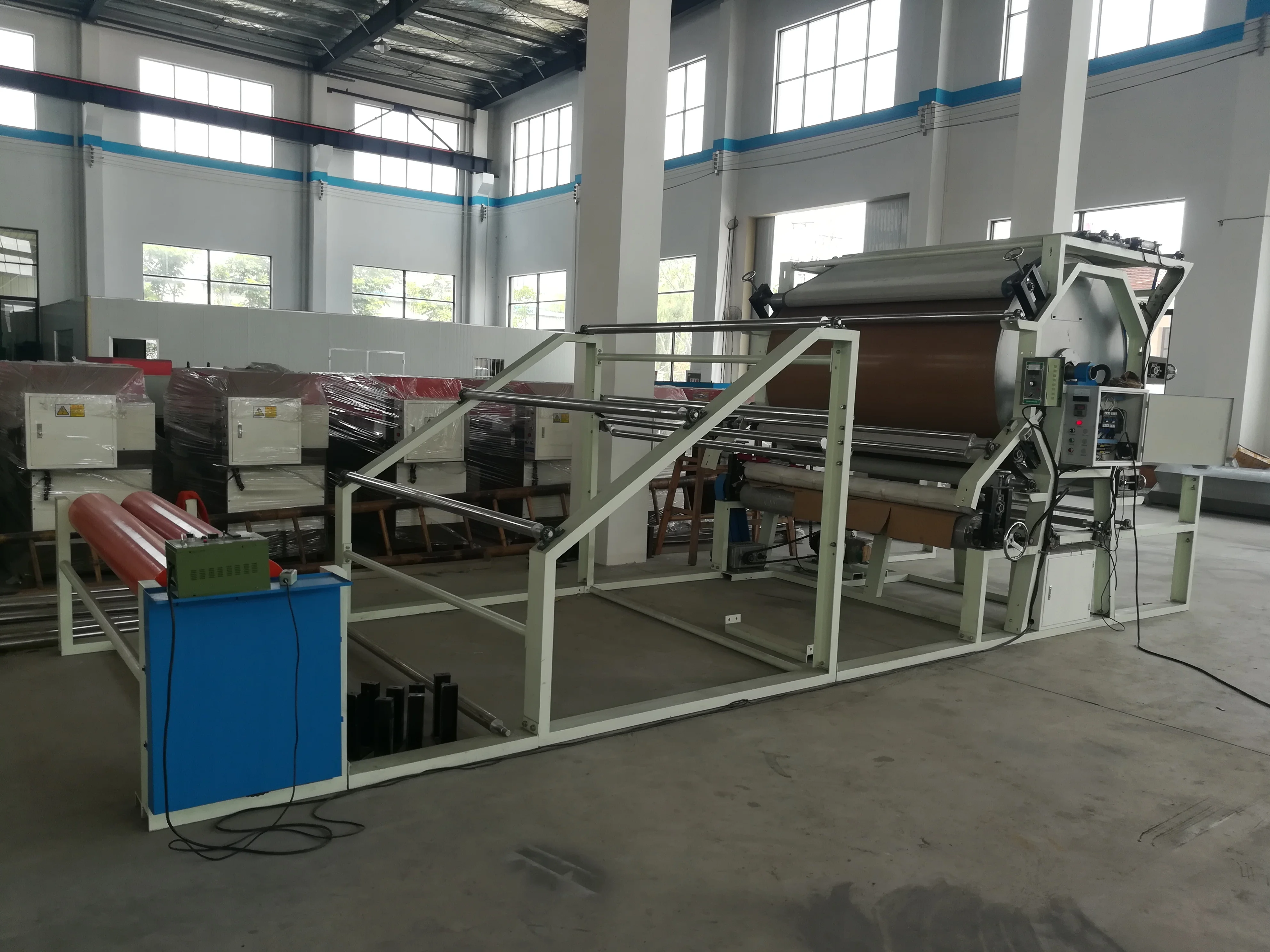 Macchina per la laminazione di tessuti domestici