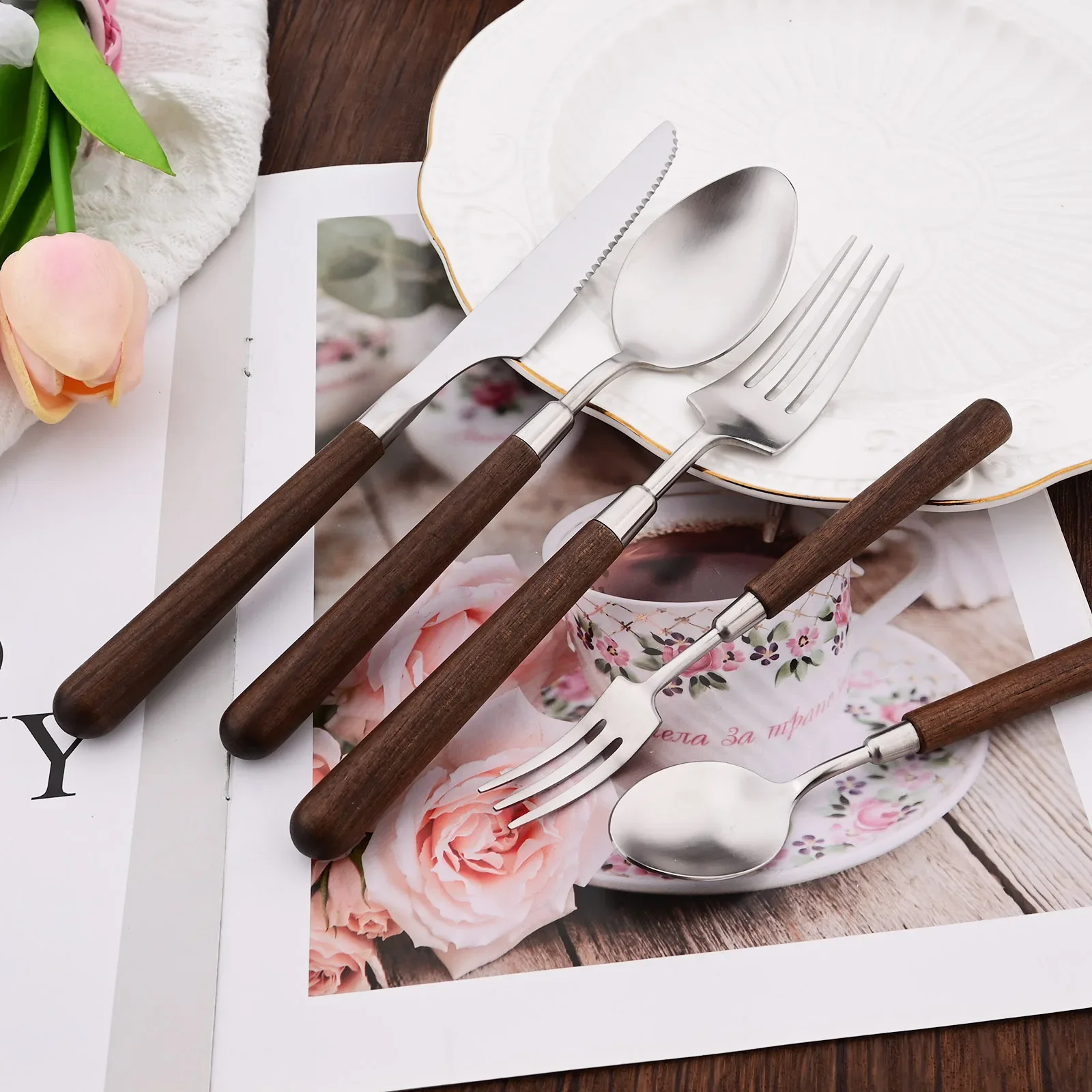 Home Kitchen Matte Western Tableware Set Wood Handle 304 Stainless Steel Knife Fork Spoon Silverware Set for Daily Dining