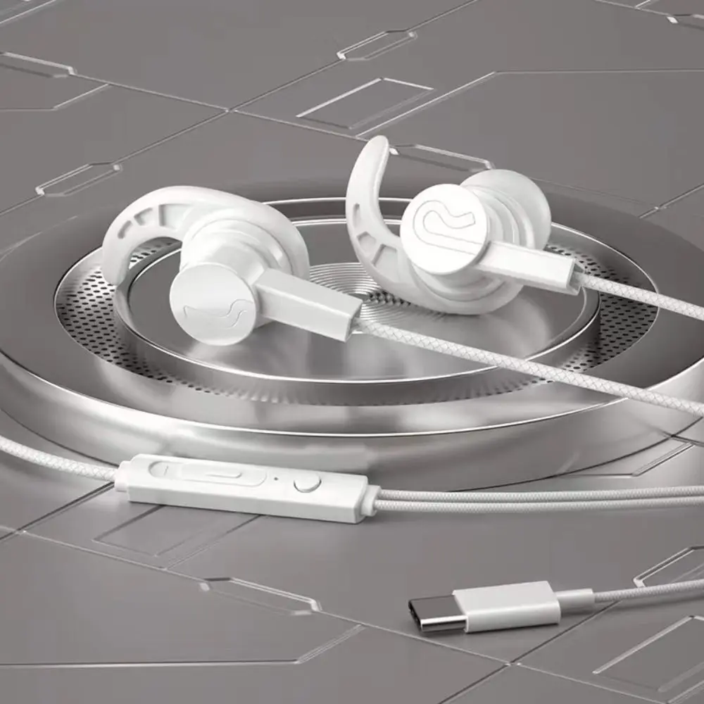 Gioco per giocatori con microfono Cuffie intrauricolari cablate di tipo C resistenti al sudore Auricolari super bassi Auricolari sportivi Cuffie cablate