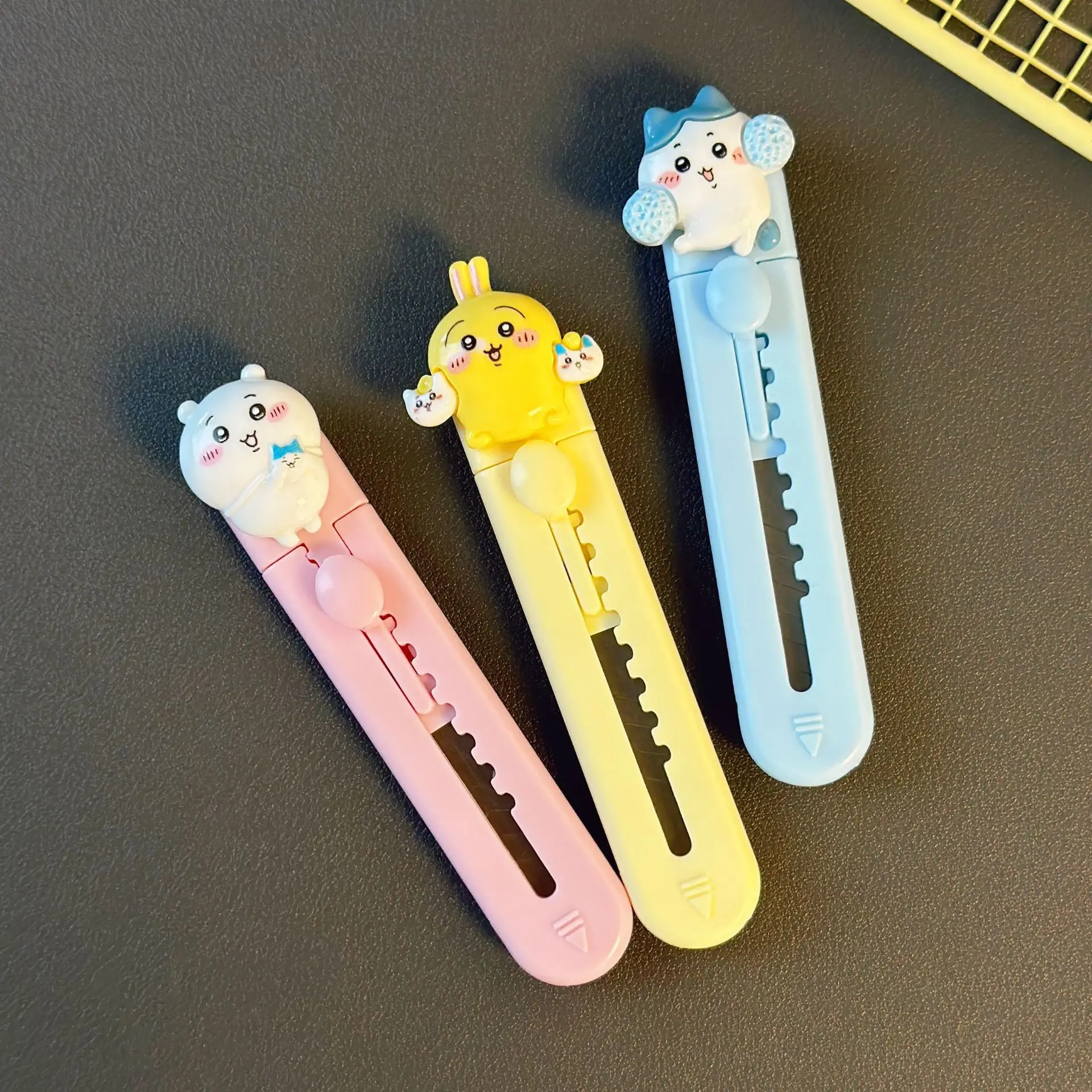 ckw Mini-Universalmesser Niedliches Usagi Hachiware Einziehbares Kartonmesser Tragbares Kleines Kunstmesser für Umschläge & Pakete – Detail 3