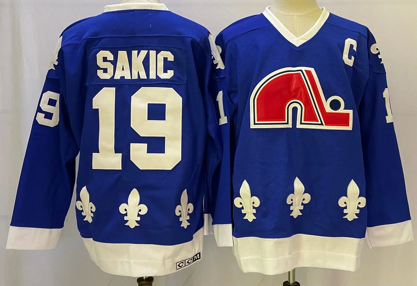 

Joe Sakic Jersey Quebec Ice Hockey Jersey 19 Old Team Retro Classic Sweater Stitched Letters Numbers US Size More Color S-XXXL