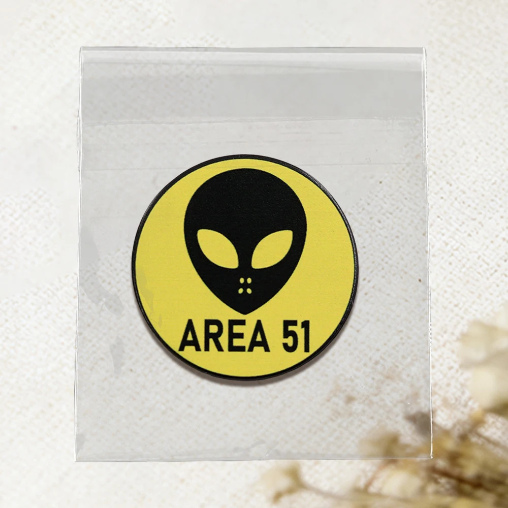 Area 51 Alien Emaille-Brosche Alien Area 51 Space Storm Abzeichen Lustige UFO-Anstecknadel Kleidung Taschen Accessoires Sci-Fi Geschenk – Detail 14