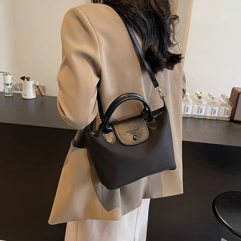 

New bag women's 2025 retro large-capacity niche design women's bag versatile shoulder bag dumpling bag