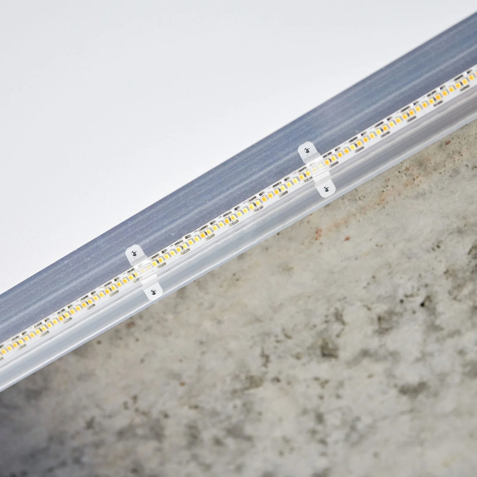 100 قطعة من مشابك أضواء شريط LED مشابك تثبيت PVC سهلة التثبيت والتثبيت لمشابك أضواء شريط الحماية لفترة طويلة