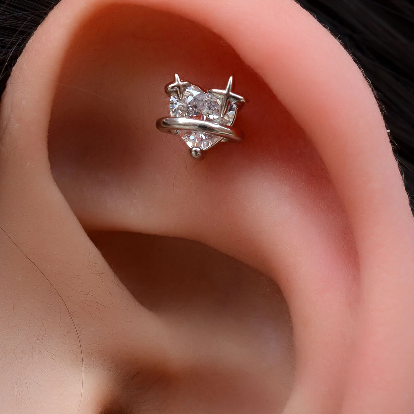 1 Stück Edelstahl-Knorpelstecker-Ohrringe, hypoallergen, zierlicher flacher Helix-Tragus-Piercing-Schmuck für Damen – Detail 2
