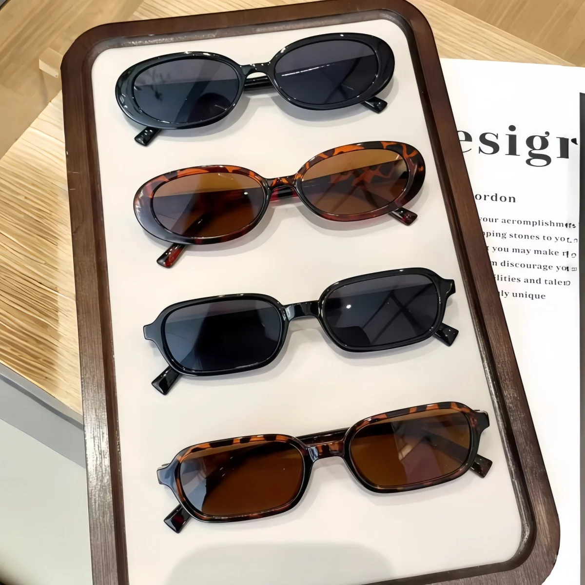 4 stuks Europese en Amerikaanse retro-mode unisex zonnebrillen met klein ovaal montuur, trendy en veelzijdig zomerzonnescherm, bescherming tegen de zon