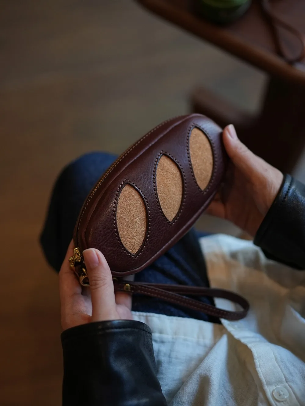 Genuine leather retro baguette pouch made of top-grain cowhide, clutch handbag, stationery pencil case, bracelet storage bag