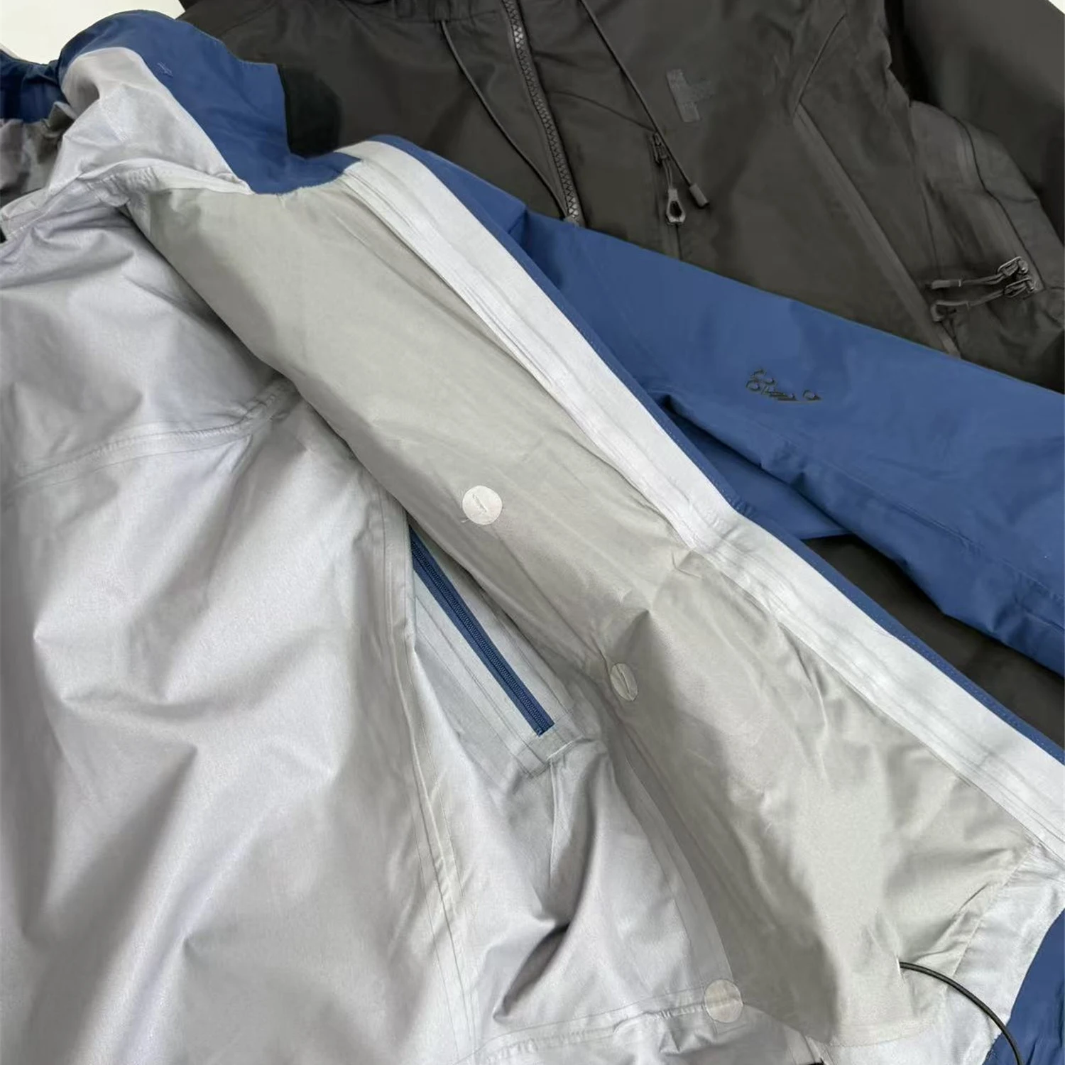 Hardell Jaet a prueba de viento impermeable a prueba de lluvia con capucha para hombres y mujeres cámara al aire libre viaje militar camuflaje orms