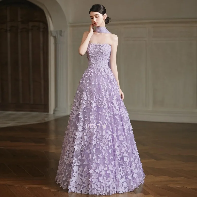 Elegancka, fioletowa suknia wieczorowa bez ramiączek, sukienki na studniówkę z szalem, szyta na miarę, długa do podłogi, linia A, kwiaty 3D, sesja zdjęciowa ślubna.