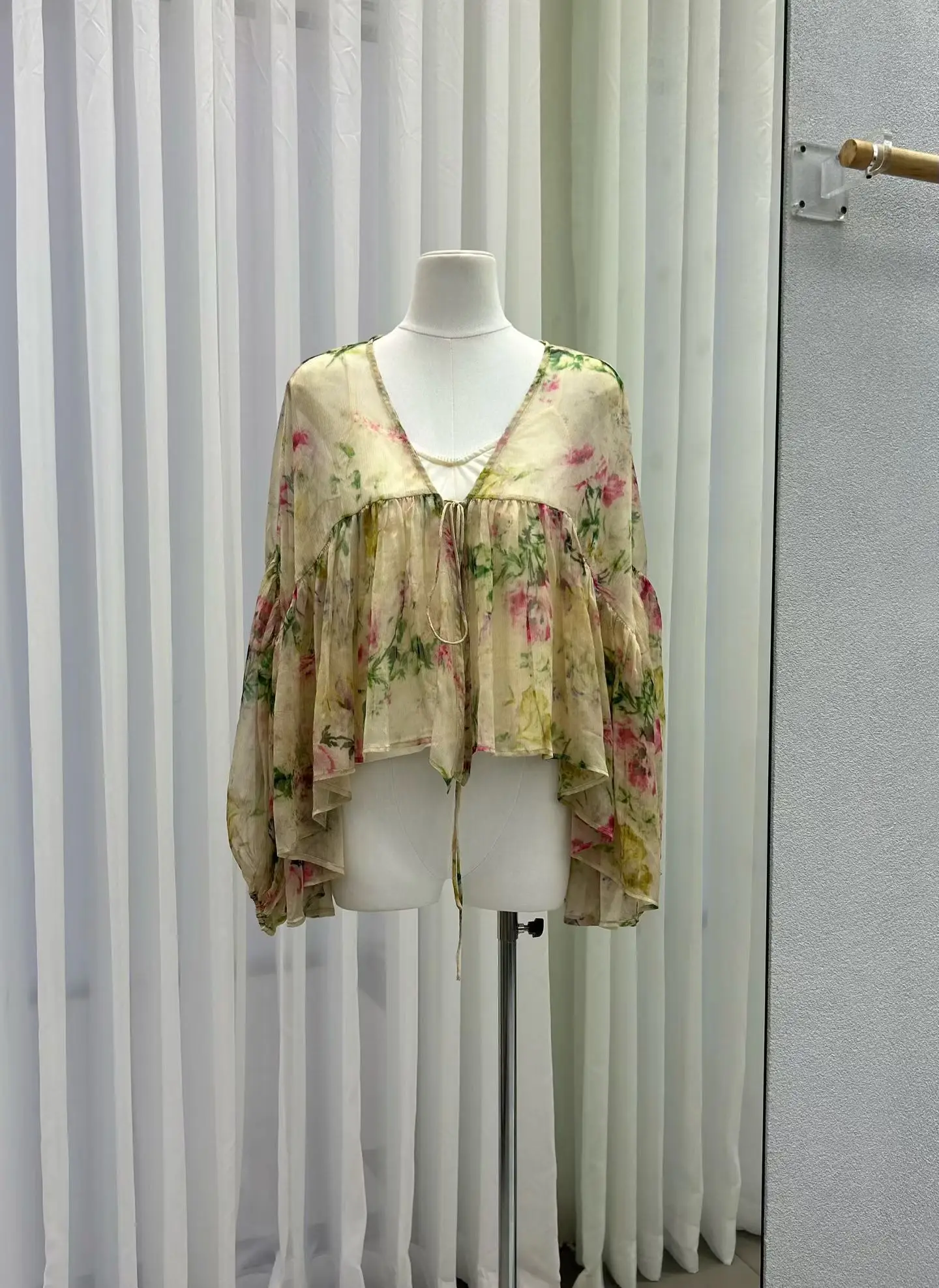 

Women V-Neck Flower Print 100% Silk Long Sleeve Casual Blouse Top