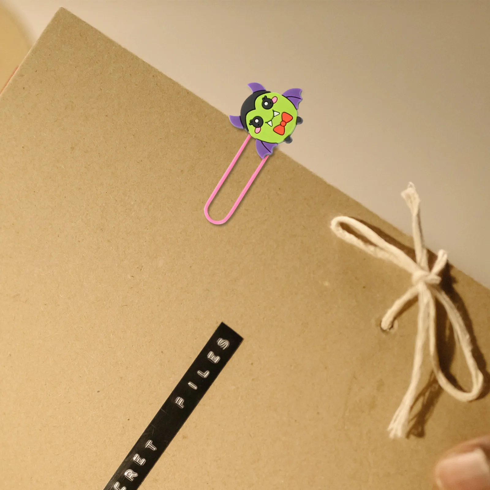 

20Pcs Halloween Book Mark Paper Clips Reusable Decorative Bat Skull Ghost Pumpkin Party Festival Office Supplies Goth Favors