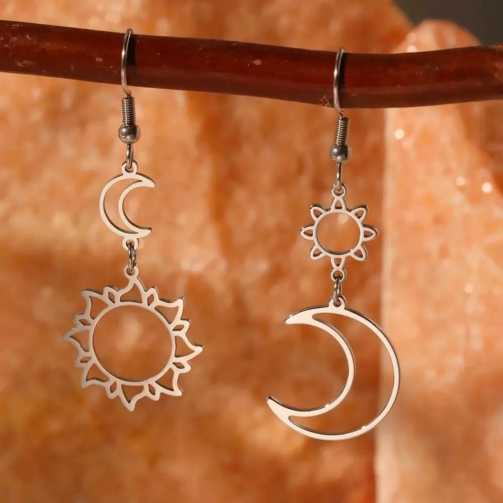 1 Pair Fashion Retro Hollow Earrings Alloy Asymmetric Design Drop Earrings Ethnic Bohemian Style Long Earrings for Women