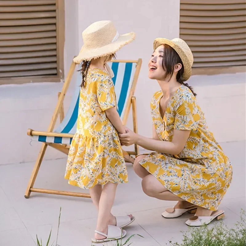 

2025 Look Dad Mom Children Beach and Son Matching Shirts Sets Summer Vacation Clothing Mother and Daughter Holiday Dress Father