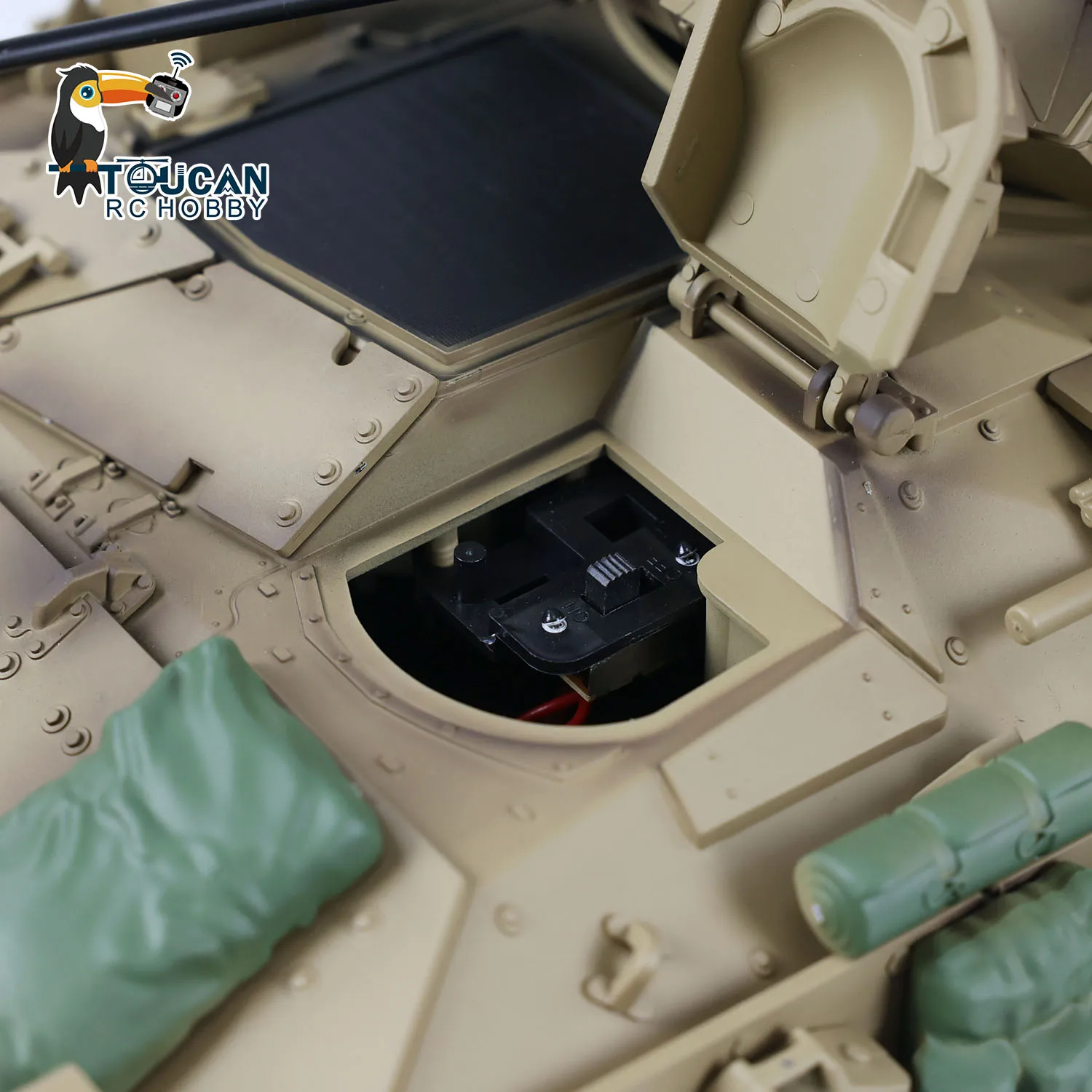 M2A2 Tongde 1/16 RC Tank Remote Control Battle Tanks Model Bradley Infrared Barrel Recoil Electric Toy Model without BB Shooting