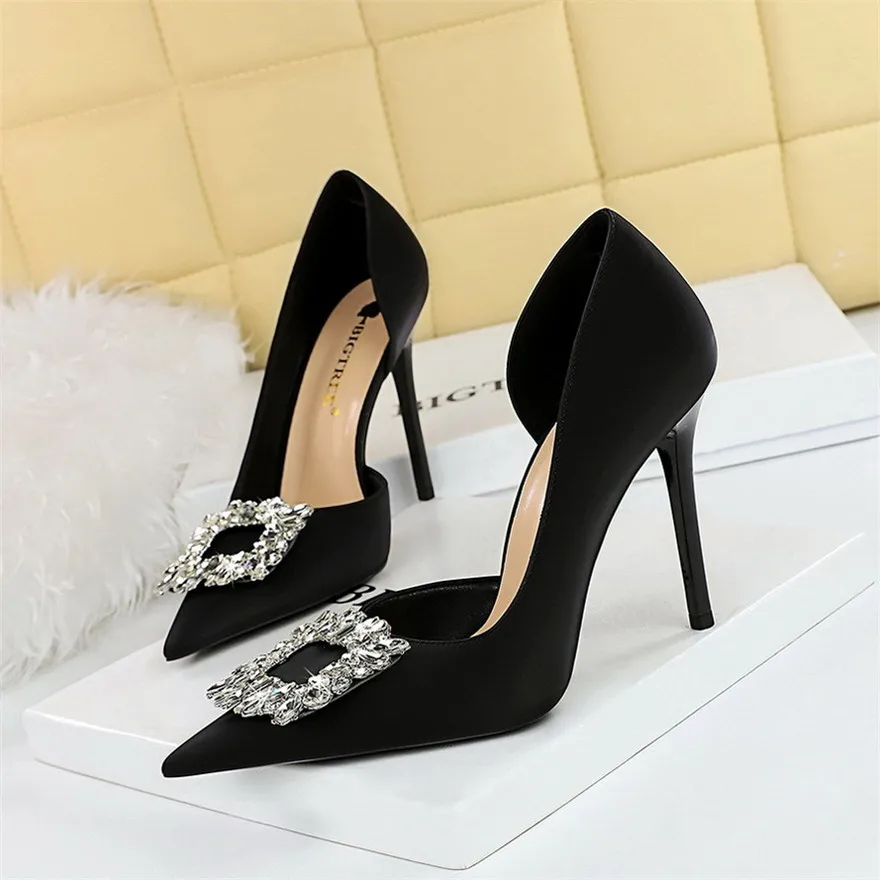 Fashion Rhinestone Buckle Shallow Women Pumps Pink Blue Silk Pointed Toe High Heels 2025 New Ladies Sexy Side Hollow Shoes Party