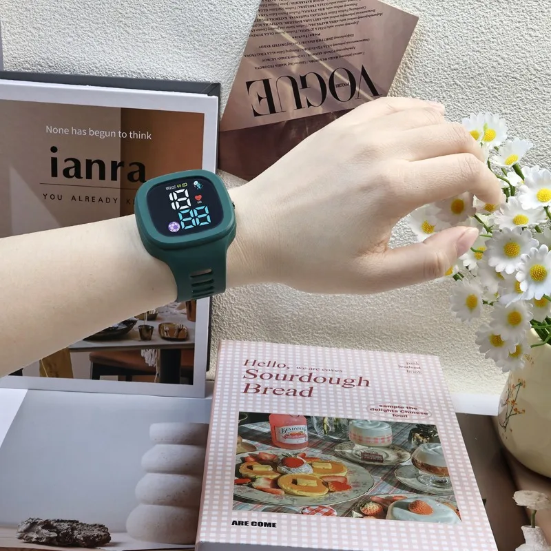 Женские маленькие квадратные часы i модные светодиодные электронные часы астронавта