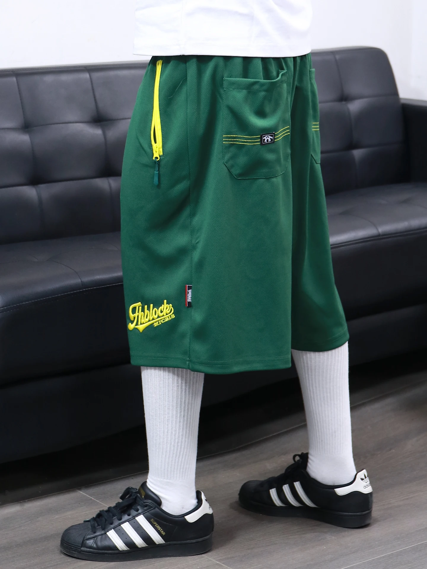 American Style Old School Retro Basketball Shorts Hip Hop Street Dance Embroidery Six Points Knee-Length Shorts for Men