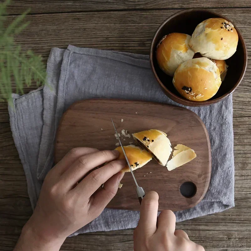 Black Walnut Solid Wood Cutting Board with Handle Fruit Bread Chopping Board Western Restaurant Board Bread Tray for Kitchen