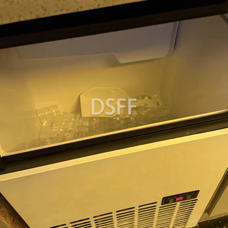 آلة مكعبات الثلج المبردة بالماء، الفولاذ المقاوم للصدأ التجارية، آلة تشكيل مكعبات الثلج العمودية