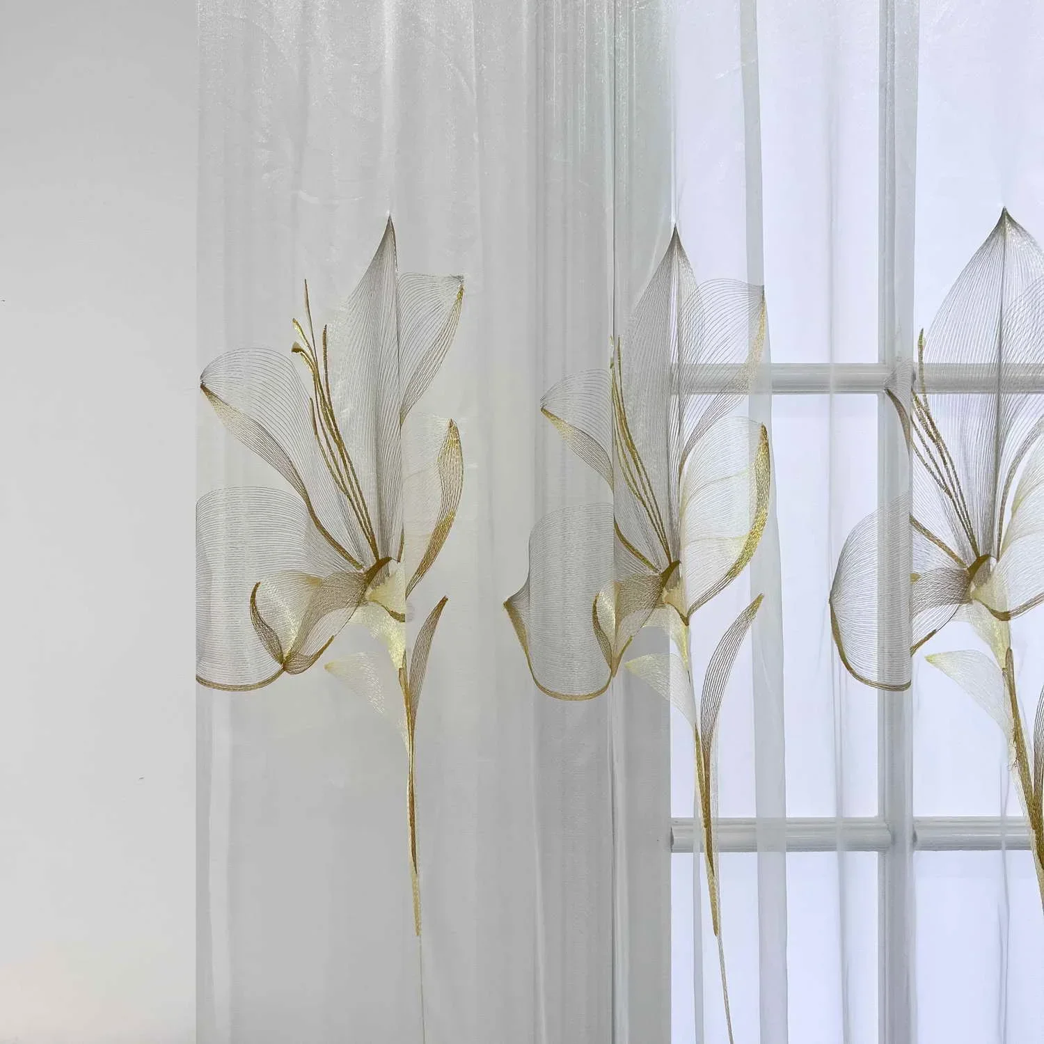 

Simple And Luxurious Lily Embroidered Tulle For Living Room Balcony Bedroom French Window Home Decor High-Quality Sheer Curtain
