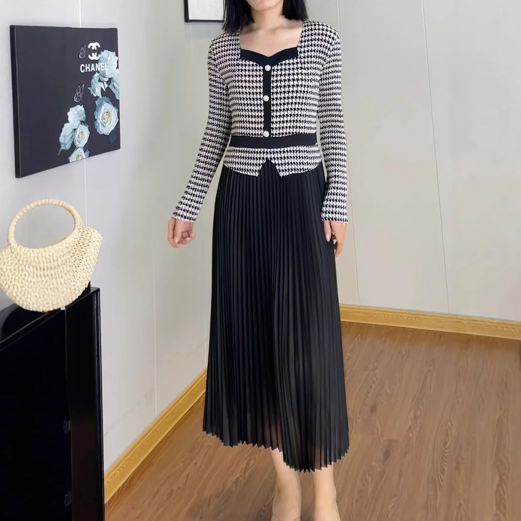 

Miyake Style Pleated Black and White Plaid Dress for Women 2025 Autumn Fashion French Round Neck Long Sleeve Versatile Dresses
