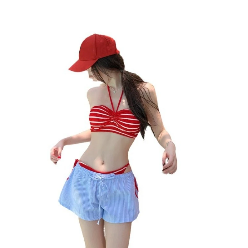 Neues 3-teiliges rot gestreiftes Bikini-Set Badeanzug Damen Bademode mit blau gestreiften Shorts Beachwear Koreanischer Schnür-Badeanzug Schwimmen