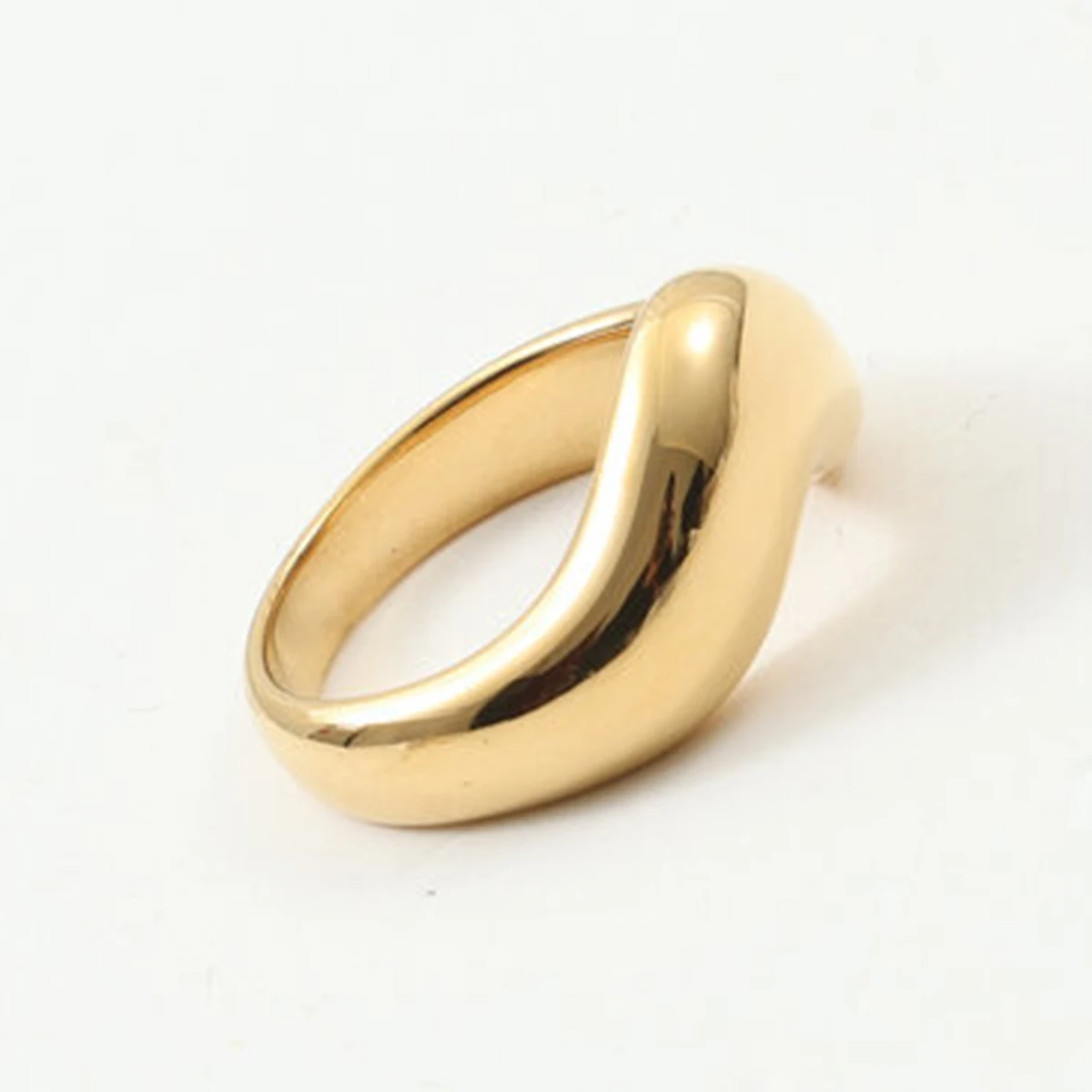 Stylish Abstract Heart-shaped Ring with Curved Surface Gold Plated Titanium Stainless Steel Wedding Ring Gift for Lover