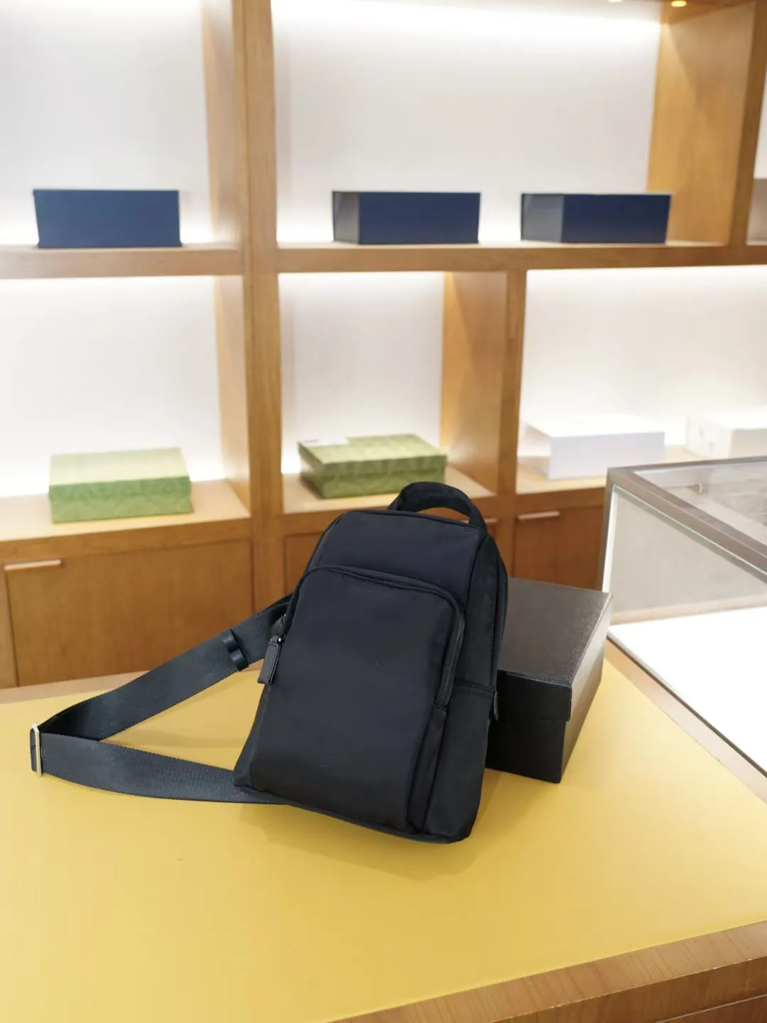 최고급 디자이너 품질 남성용 천연 가죽 체스트 백 최고급 소가죽 슬링 숄더백 레저 트렌드 소형 크로스바디 백17