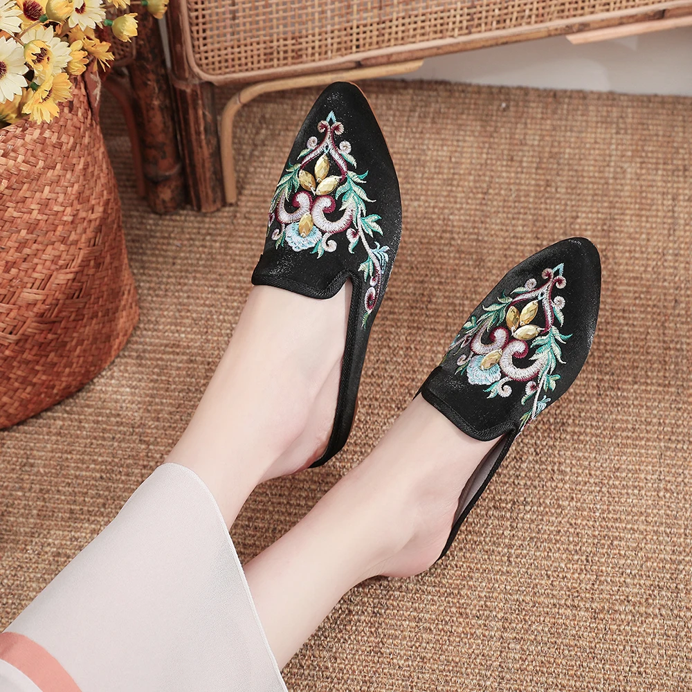 Veowalk Flower Embroidered Women Velvet Cotton Fabric Flat Mules Slippers Pointed Toe Comfortable Summer Shoes For Ladies