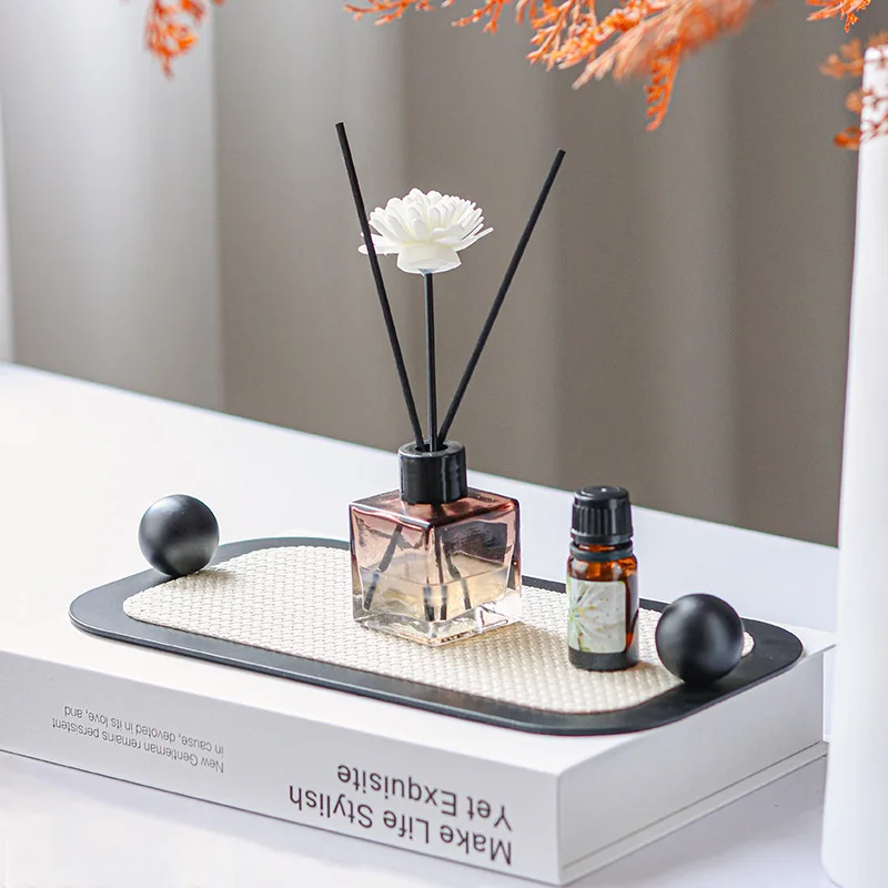 

Minimalist Leather Tray for Living Room Decorative Jewelry Dish for Entryway Table Aromatherapy Ornament for Home Decor