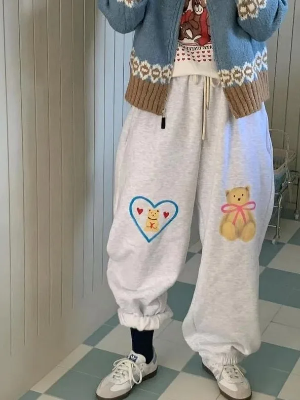 بنطلون رياضي فضفاض مبطن بالصوف بتصميم عتيق مع رسومات الفراشات اللطيفة وعقدة وقلب كريمي اللون، بنمط الشارع للنساء، سميك لربيع ...