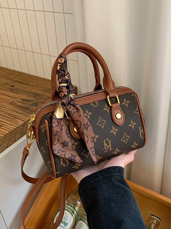 

2025 Winter Monogram Print Bag, Women's Luxe Top Handle Shoulder Purse, Versatile Crossbody Day to Night Tote, Casual Sling Bag