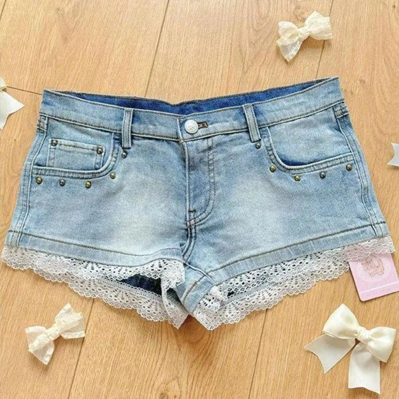 

Женские джинсовые шорты Spice Girl с низкой талией, кружевными вставками, эластичные, облегающие, сексуальные, прямые, в стиле Y2K, горячая новинка