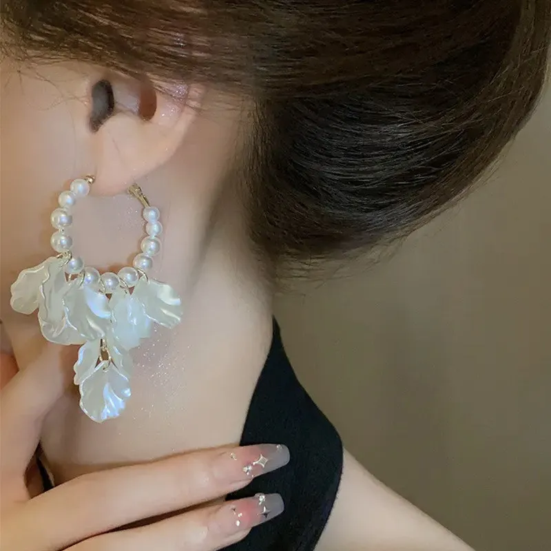 Luxury French Style Retro Imitation Pearl Flower Tassel Earrings High-end Design Trendy Earring Jewelry party Gift Wholesale