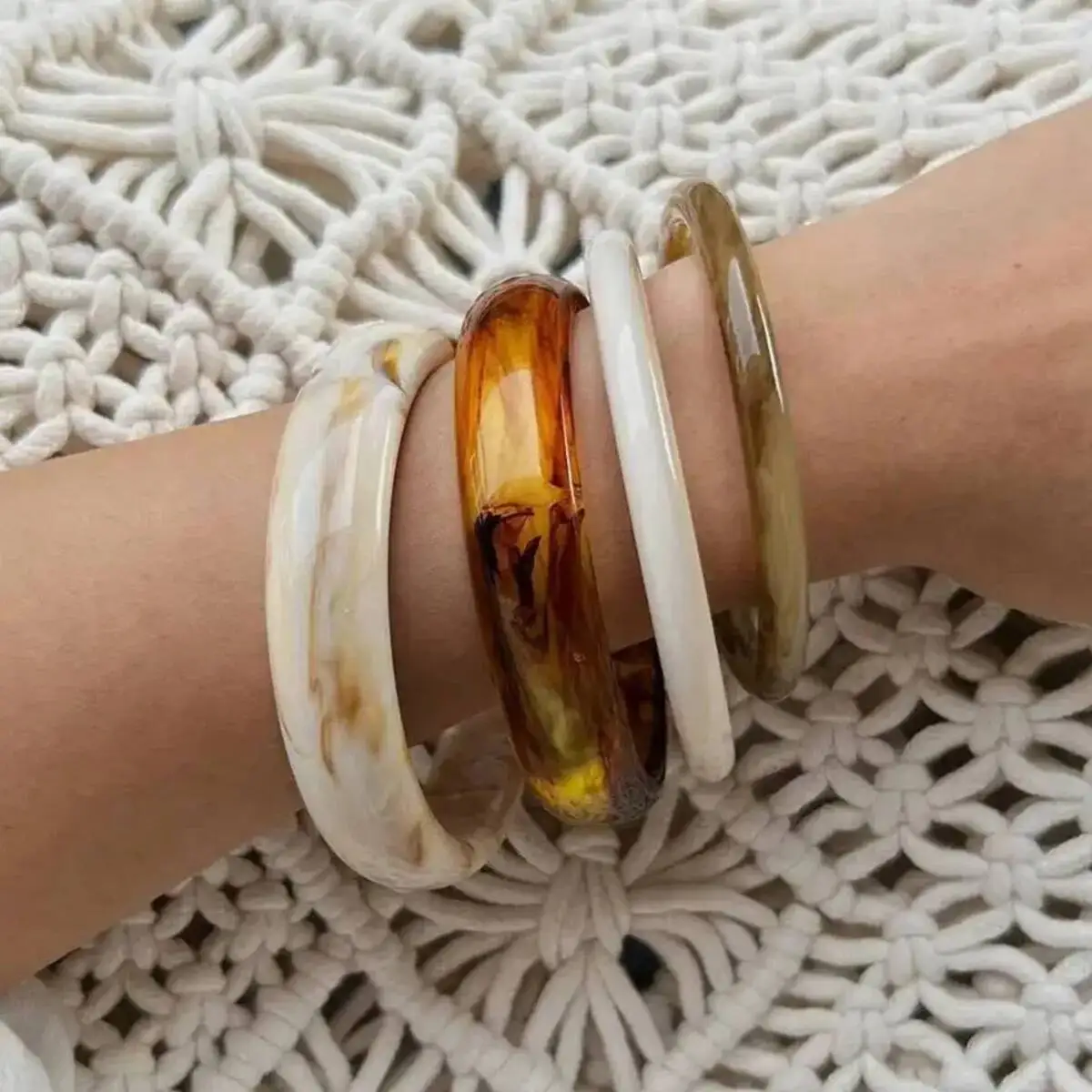 SHIXIN 4 Styles Vintage Round Acrylic Bangle Bracelets for Women Simple Smooth Thick Resin Bracelet Multilayer Stackable Bangles