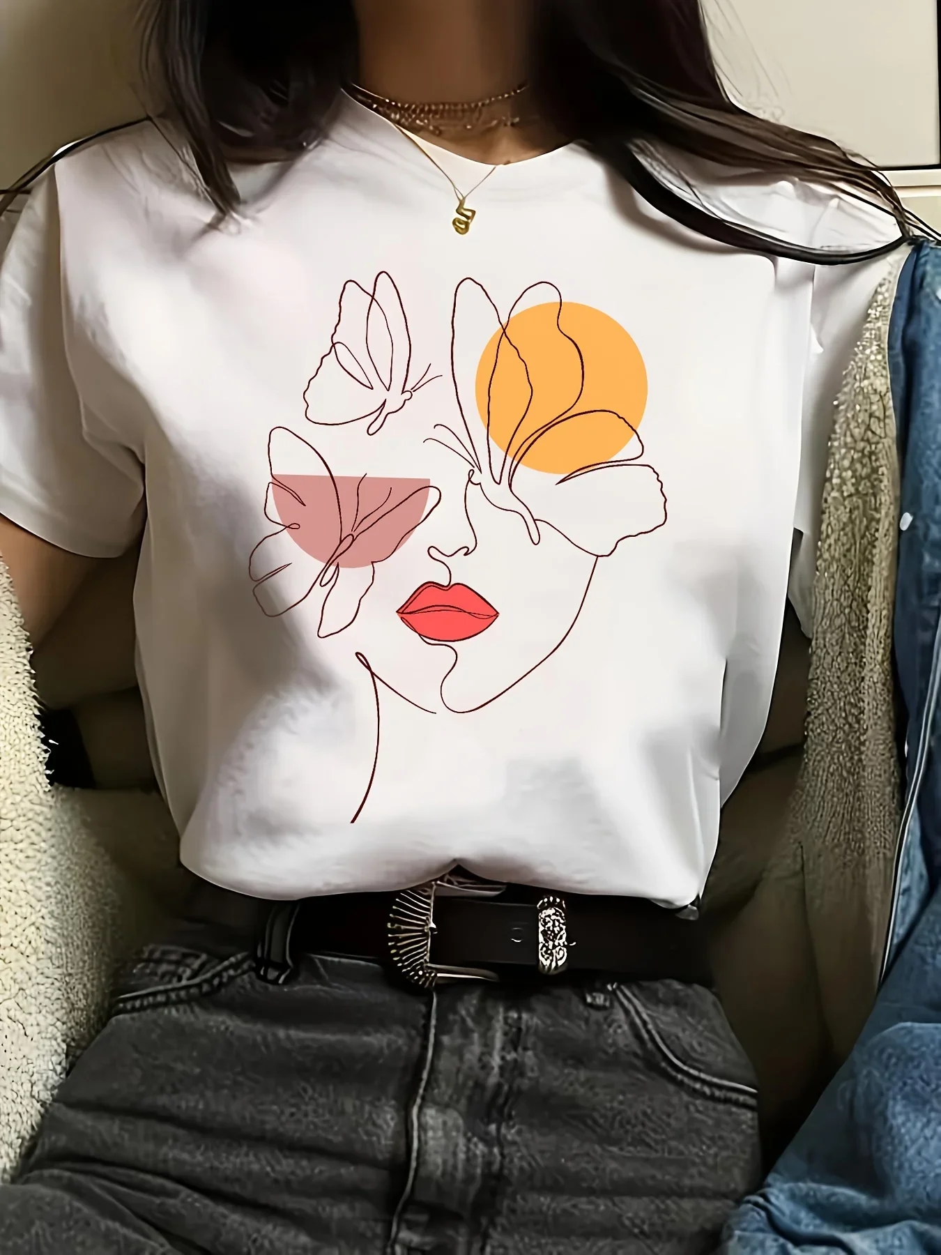 

Женская футболка больших размеров с принтом фигуры и бабочки, повседневный топ с круглым вырезом и короткими рукавами на лето и весну, женская одежда